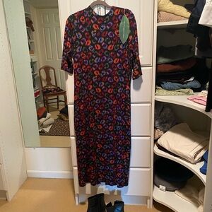 FARM Rio Black and Red Sheath Midi Dress with Long Sleeves and Crew Neck